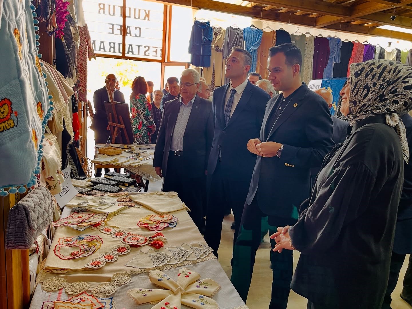 Sinanpaşa&rsquo;da Hayat Boyu &Ouml;ğrenme Haftası Yıl Sonu Sergisi a&ccedil;ıldı
