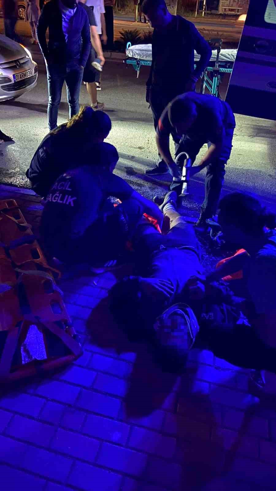 Gazipaşa&rsquo;da &rsquo;U&rsquo; d&ouml;n&uuml;ş&uuml; yapıp motosikletle &ccedil;arpışan aracın s&uuml;r&uuml;c&uuml;s&uuml; ka&ccedil;tı: 1 yaralı
