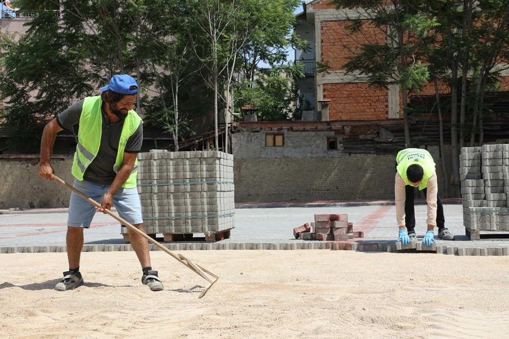 İnegöl Belediyesi’nden ücretsiz otopark alanı