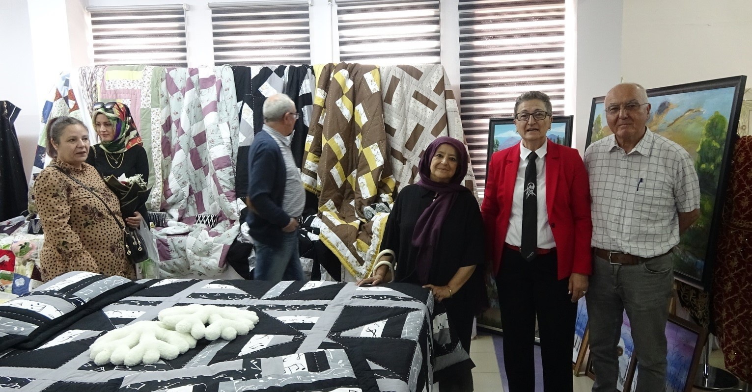 Tavşanlı Halk Eğitim Merkezi&rsquo;nden yıl sonu sergisi b&uuml;y&uuml;k beğeni aldı
