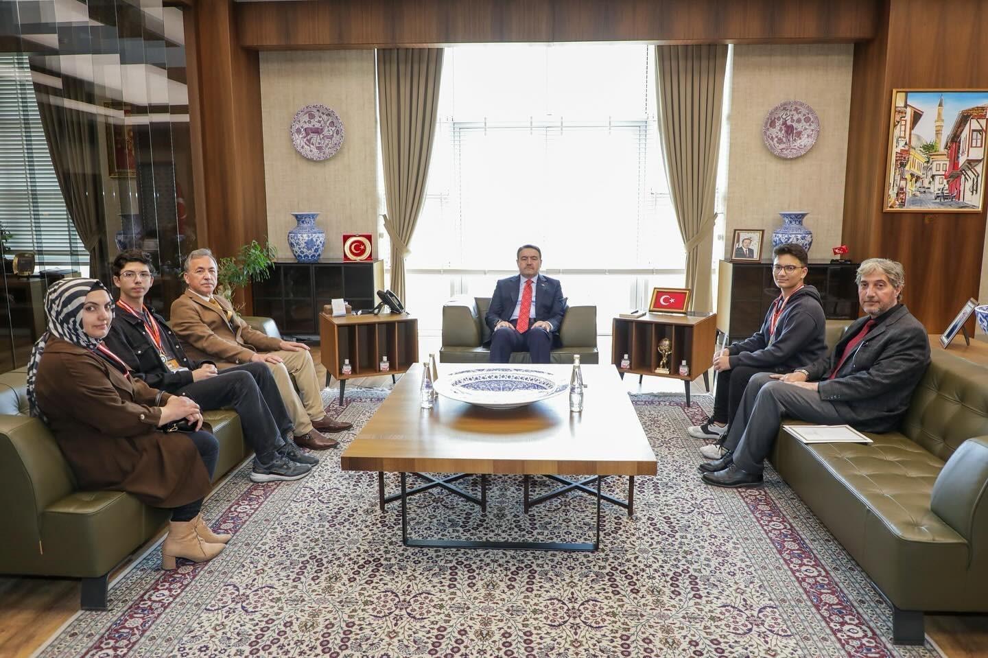 Vali Musa Işın&rsquo;dan d&uuml;nya birincisi &ouml;ğrencilere tebrik
