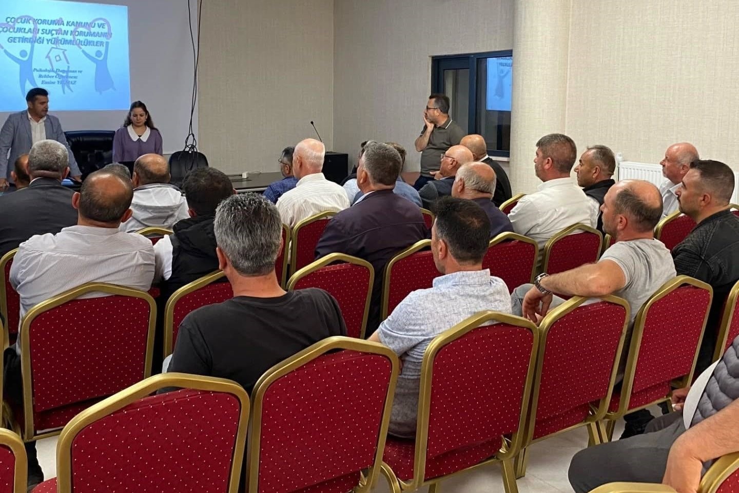 Altıntaş İlçe Milli Eğitimden muhtarlara eğitim