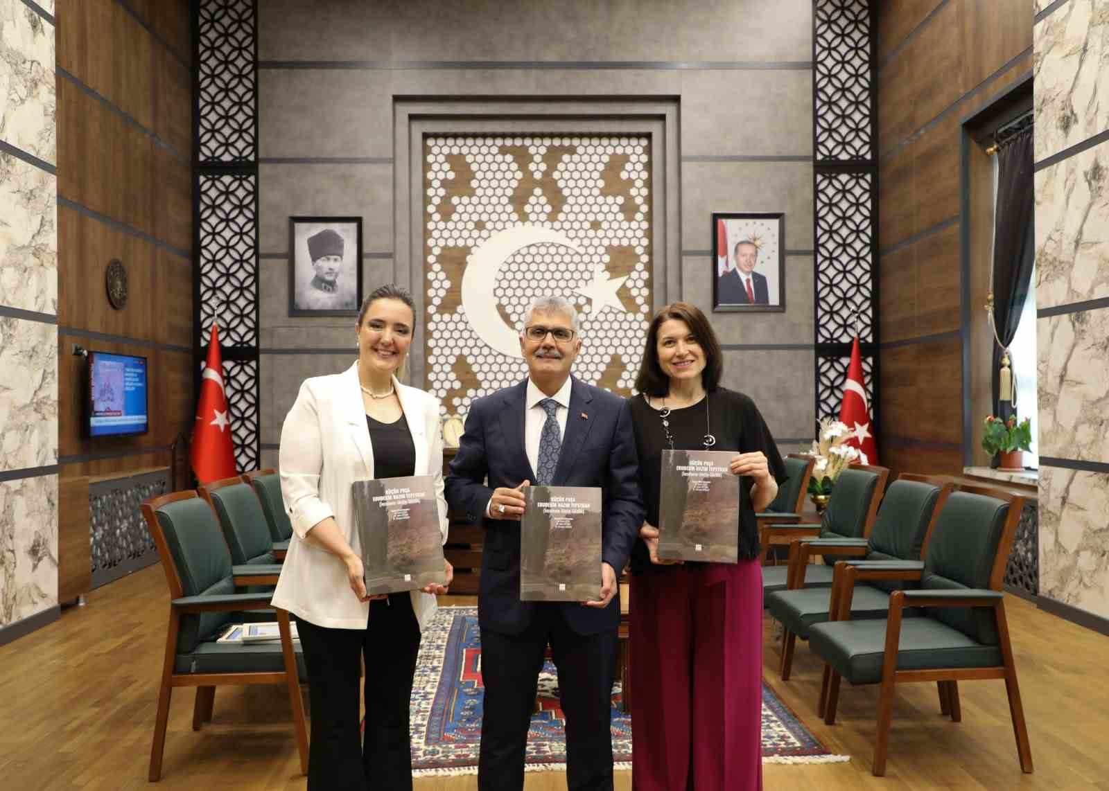 Niğde’de Tepeyran’a vefa: Ödül töreni ve kitap tanıtımı bir arada gerçekleşti