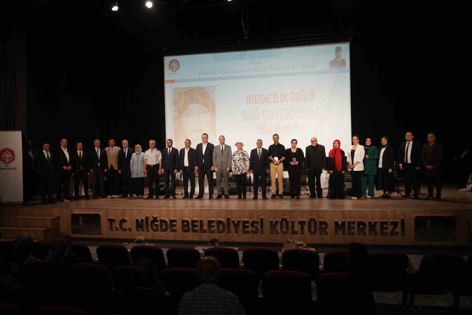 Niğde&rsquo;de Tepeyran&rsquo;a vefa: &Ouml;d&uuml;l t&ouml;reni ve kitap tanıtımı bir arada ger&ccedil;ekleşti
