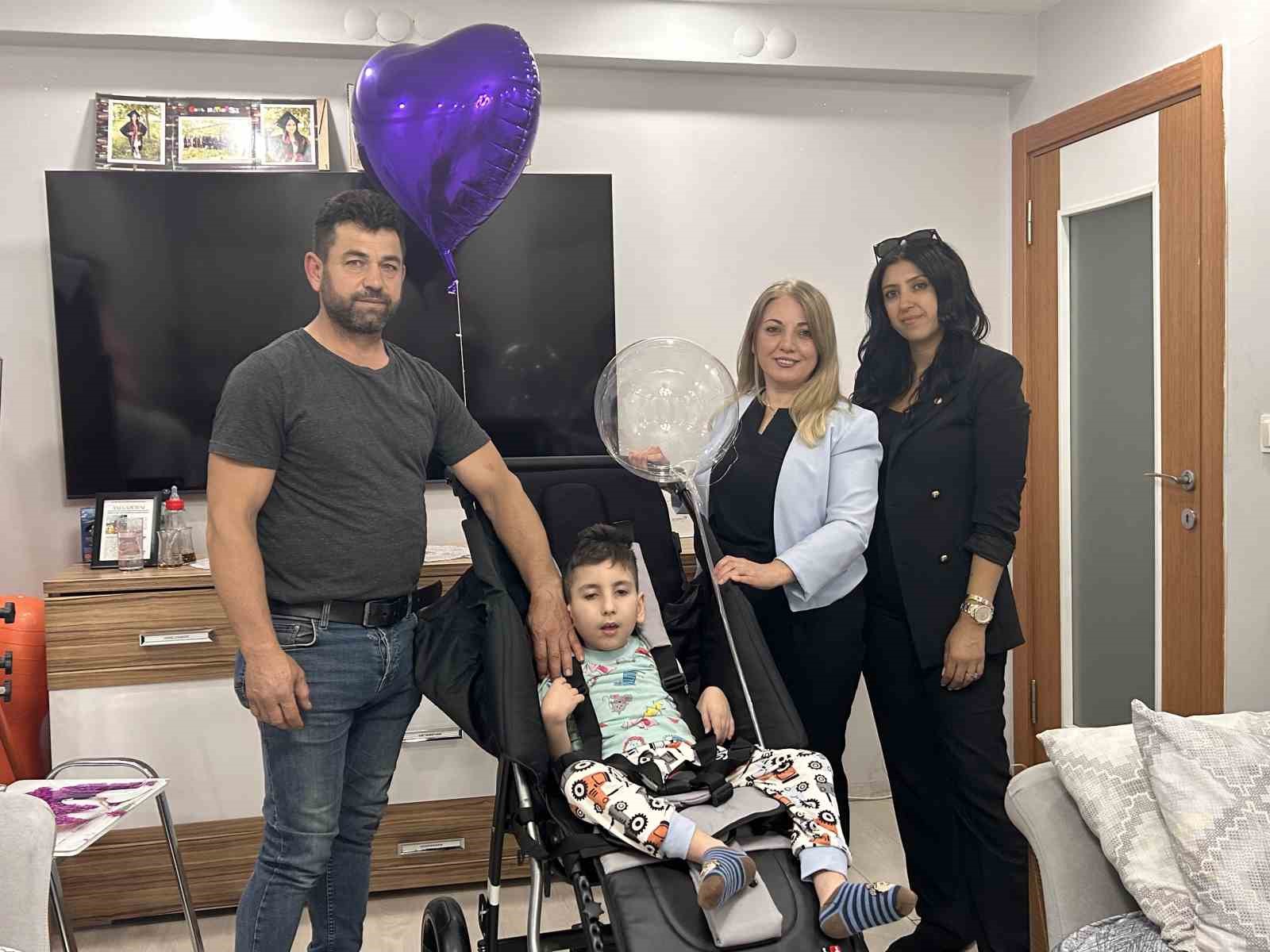 Sivrisinek ısırığıyla yatağa bağımlı hale gelen çocuk, İHA’nın haberinden sonra pusetine kavuştu