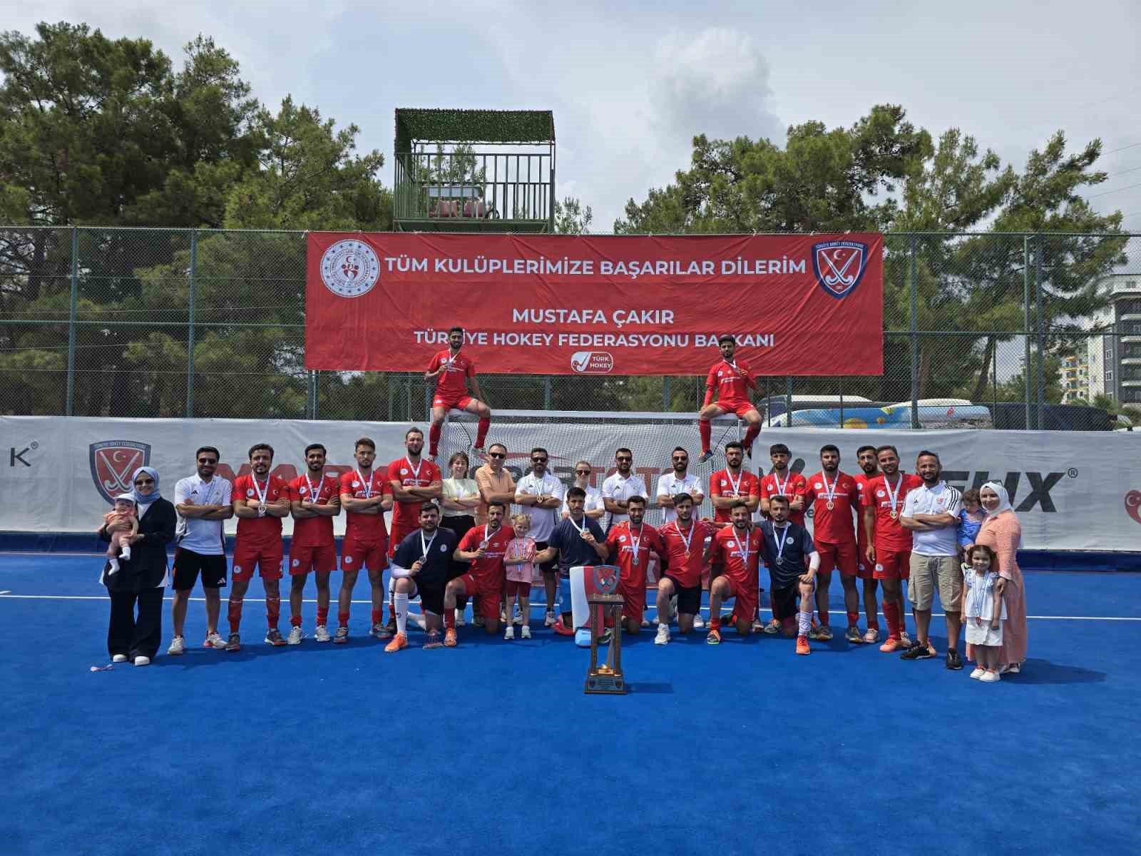 Nevşehir Belediyesi SK Erkek Hokey Takımı Türkiye şampiyonu oldu