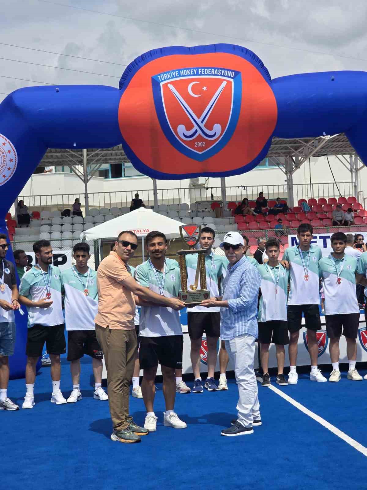 Nevşehir Belediyesi SK Erkek Hokey Takımı T&uuml;rkiye şampiyonu oldu
