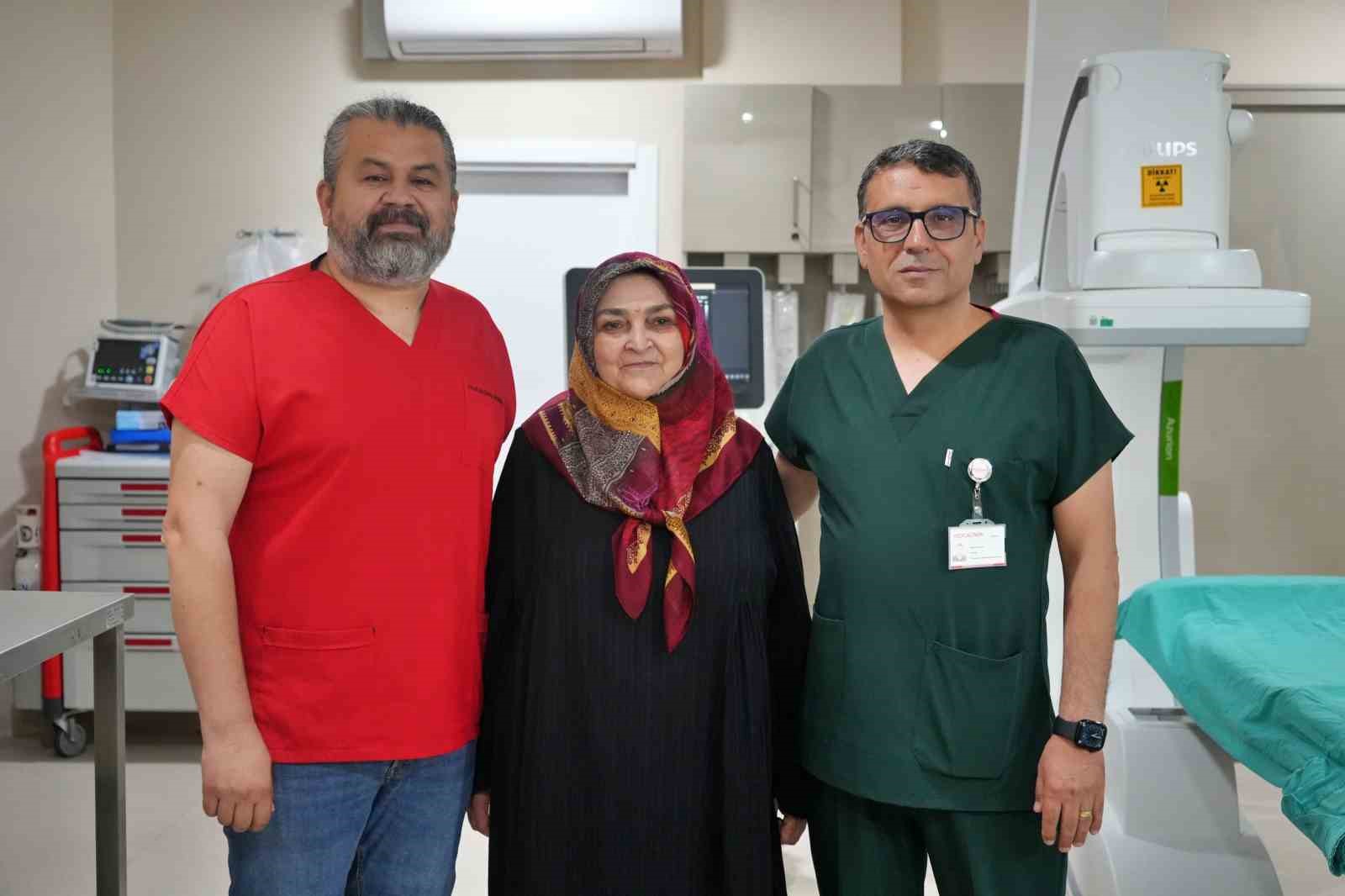 Antalya’da diz kireçlenmesine çift aşamalı tedavi: Yürüyemeyen hasta ayağa kalktı