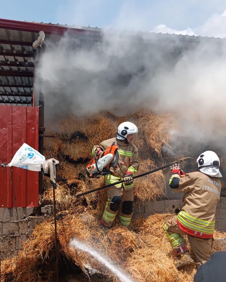 Antakya’da samanlık yangını