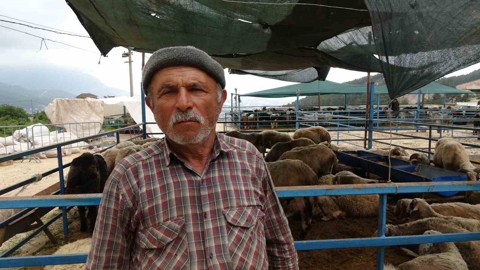 Alanya’da kurban satış yerleri doldu
