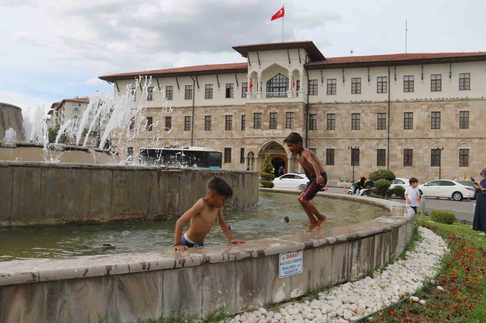 Akan trafiğin arasında tehlikeli serinlik