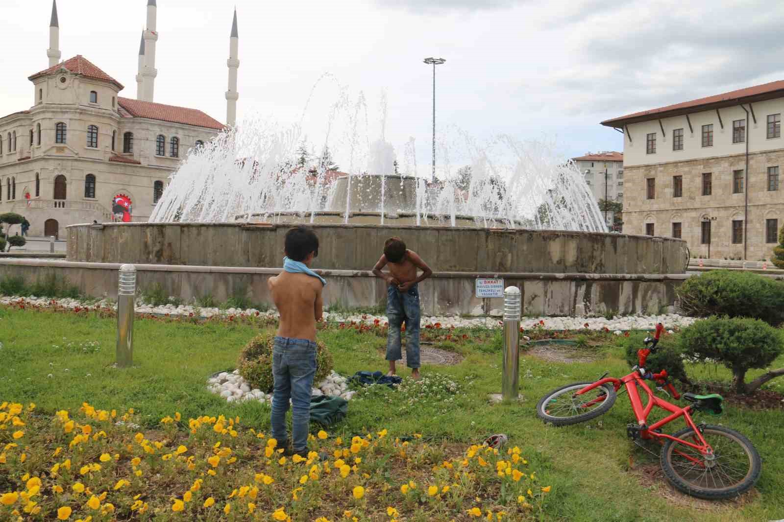 Akan trafiğin arasında tehlikeli serinlik
