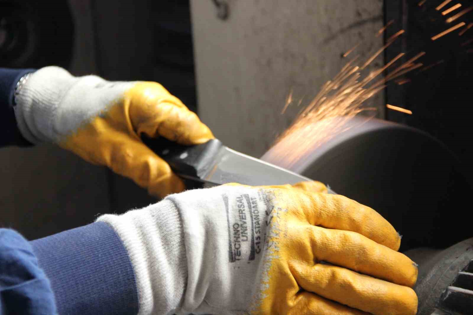 Çorum’da Kurban Bayramı öncesi bıçakçıların bileme mesaisi başladı