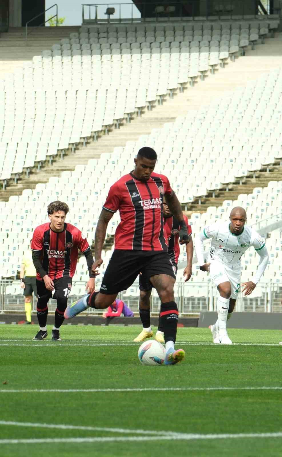 Fatih Karagümrük’te Wesley, performansıyla ön plana çıktı
