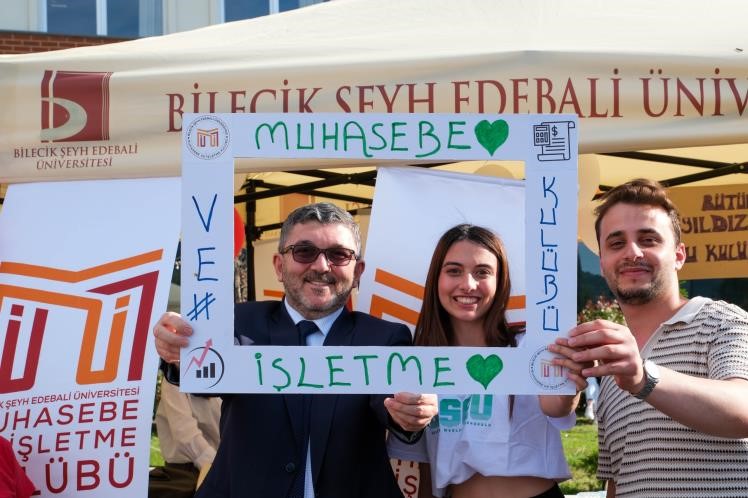 Gençlik festivalinde renkli anlar