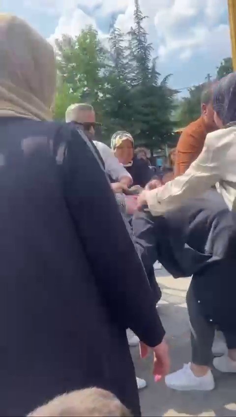 Çocukların okuma bayramında veliler böyle kavga etti