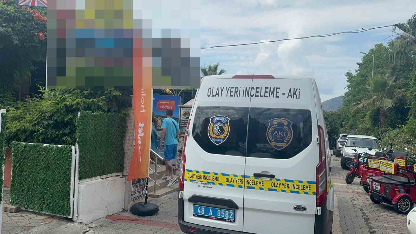 Marmaris’te apartın çatı katından düşen İngiliz turist hayatını kaybetti