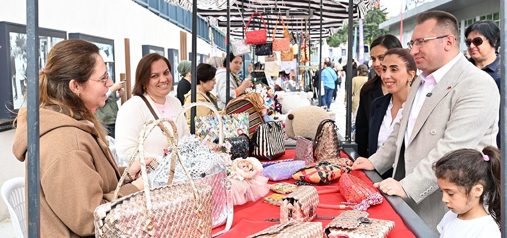 El emeği &ccedil;arşısı kapılarını a&ccedil;tı
