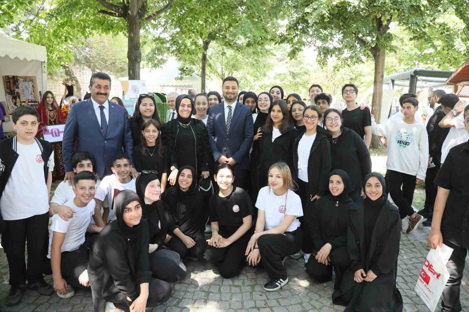 Kağıthane&rsquo;de eğitim ş&ouml;leni: Liseler tanıtım i&ccedil;in buluştu
