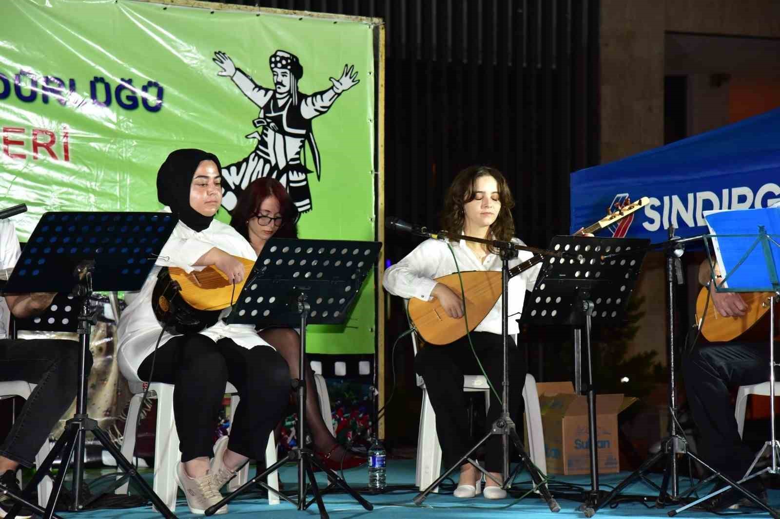 Sındırgı’da "Hayat Boyu Öğrenme Haftası" sergisi açıldı