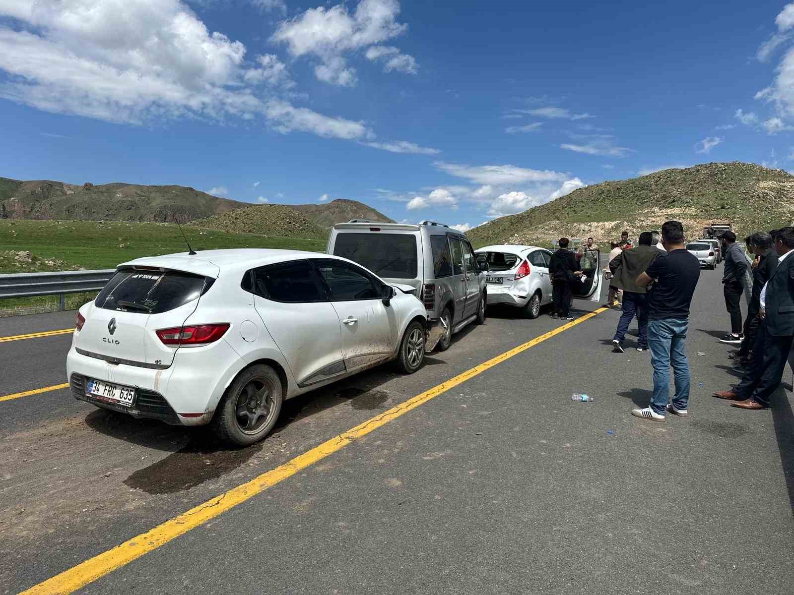 Kağızman&rsquo;da cenaze konvoyunda kaza: 1 yaralı
