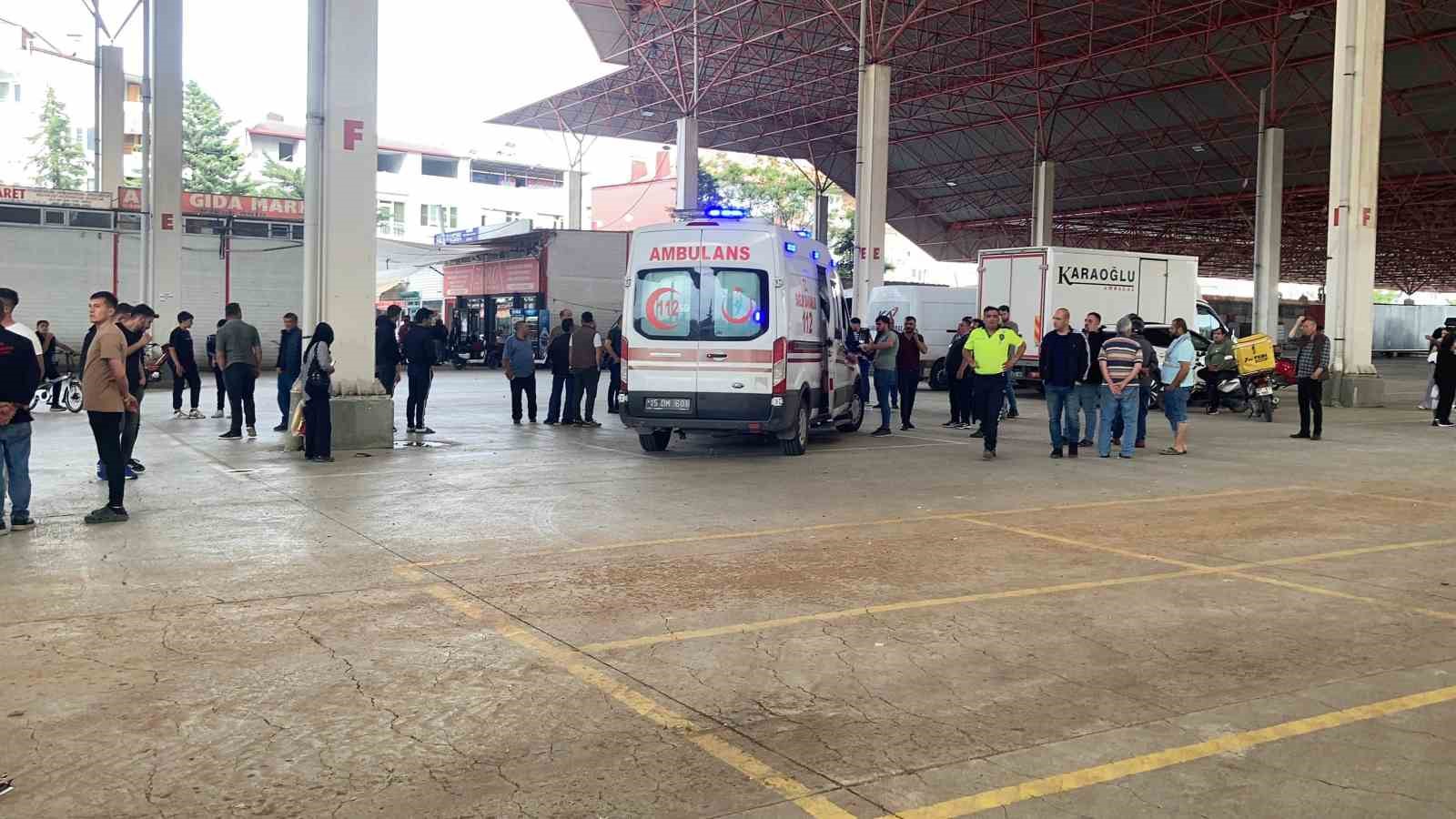 Boş pazar yerinde motosikletler &ccedil;arpıştı: 2 yaralı
