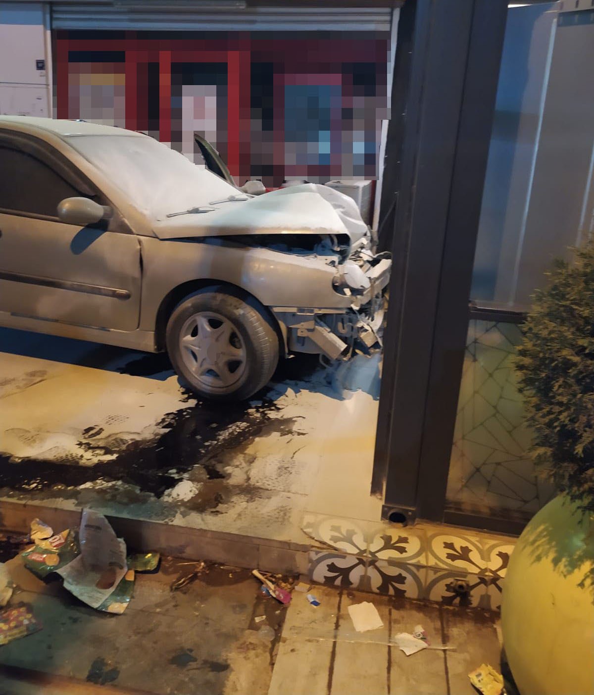 Viranşehir&rsquo;de kaza anı kamerada: 2 yaralı
