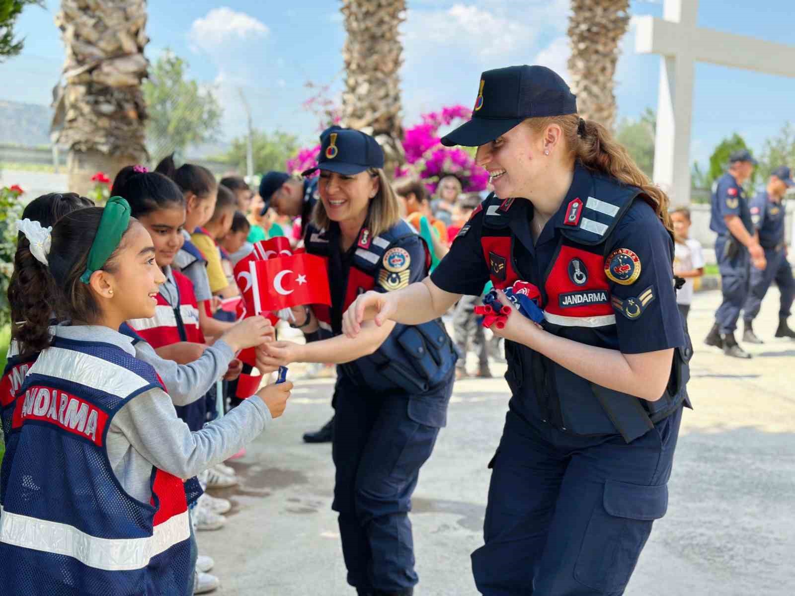 Buharkent’te öğrenciler jandarmayı tanıdı