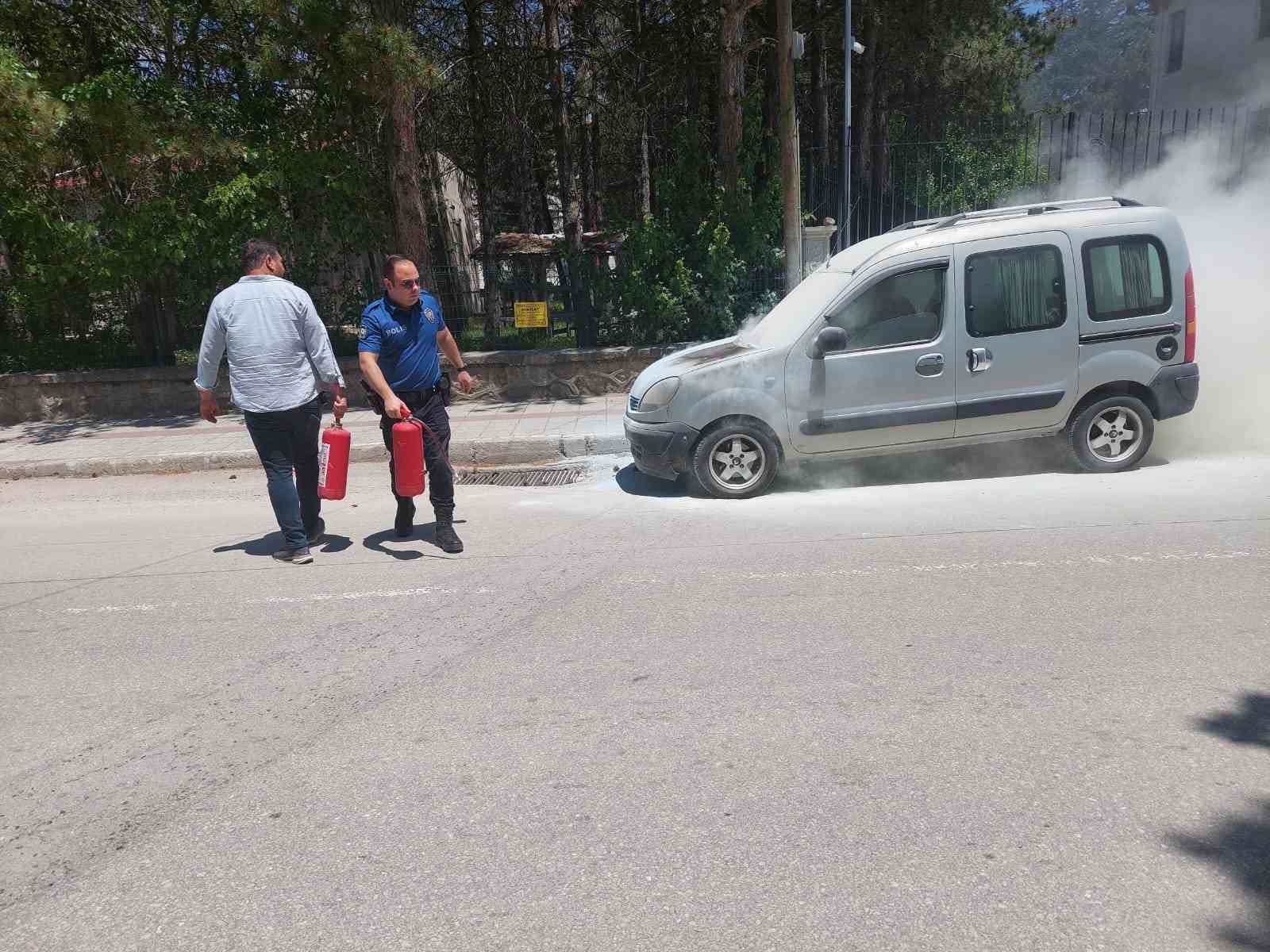 Yanan aracı polis s&ouml;nd&uuml;rd&uuml;

