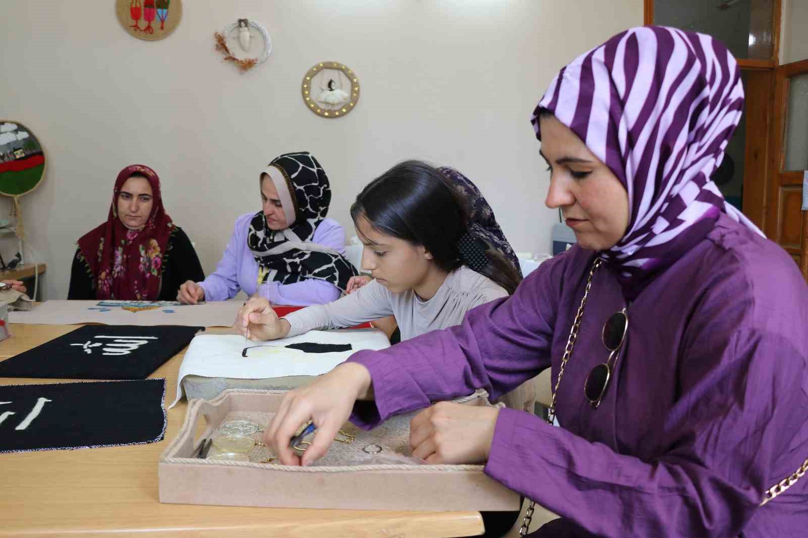 Haliliye Belediyesi kadınlara y&ouml;nelik eğitim programlarını s&uuml;rd&uuml;r&uuml;yor
