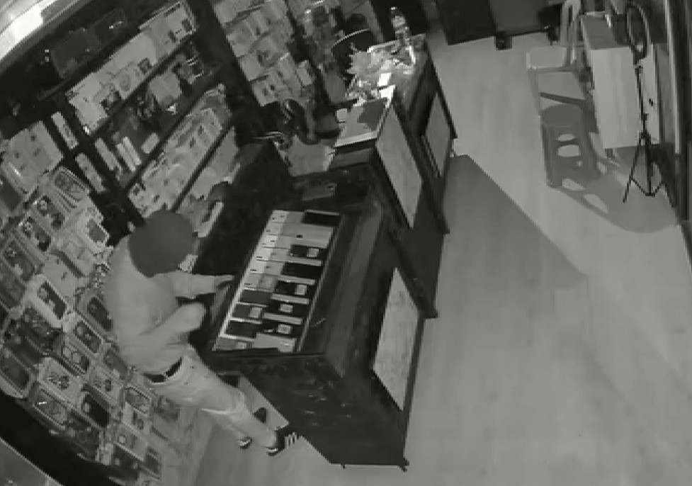 Depremzede esnafın konteyneri soyuldu: 10 dakikada 500 bin TL’lik ürün gitti