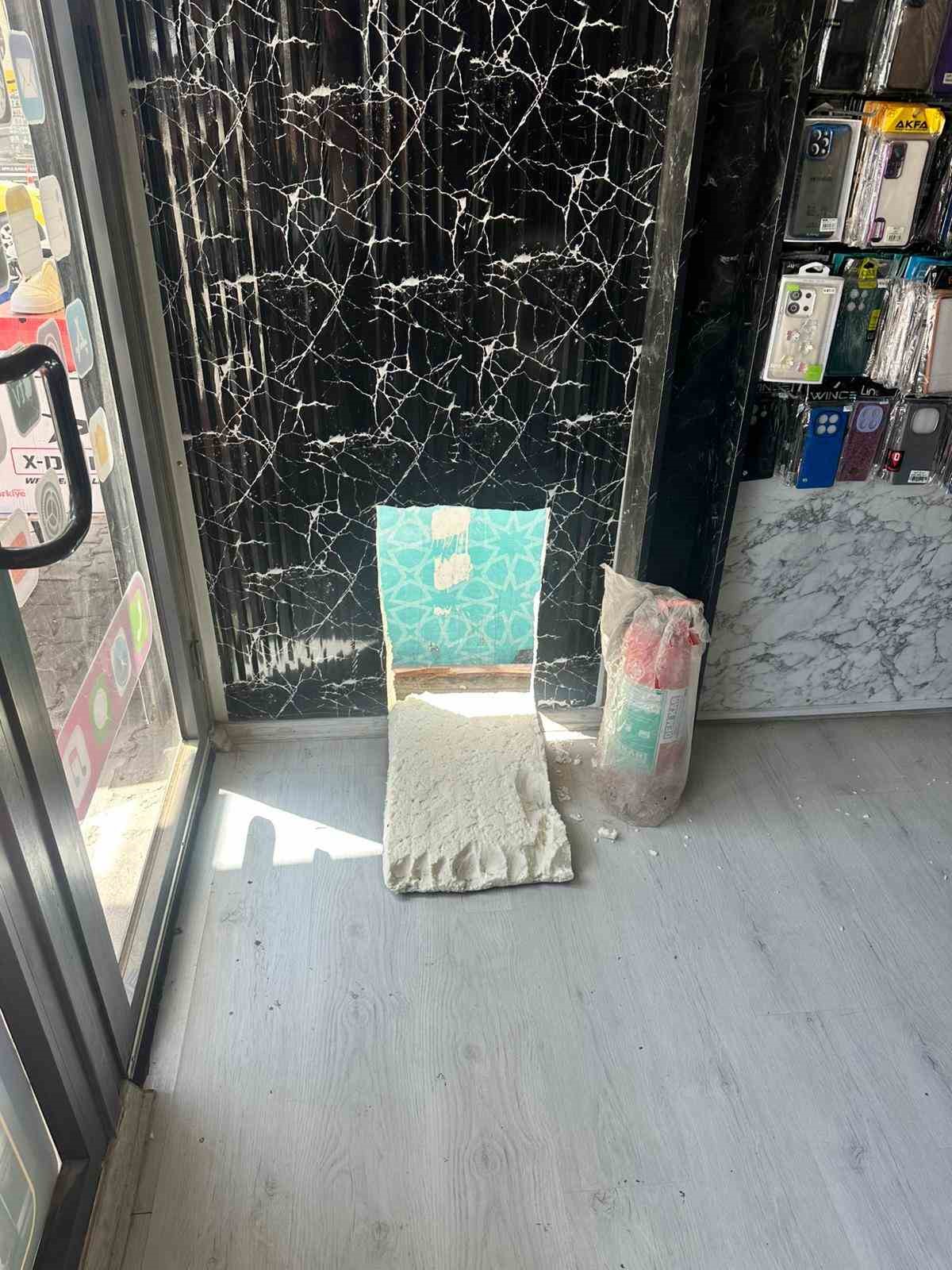 Depremzede esnafın konteyneri soyuldu: 10 dakikada 500 bin TL&rsquo;lik &uuml;r&uuml;n gitti
