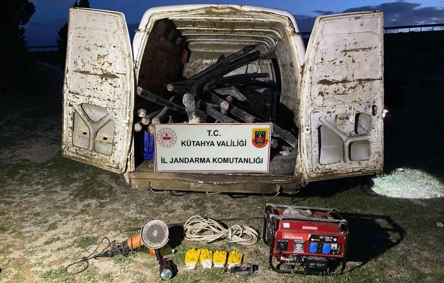 Kütahya’da 4 kablo hırsızı suçüstü yakalandı