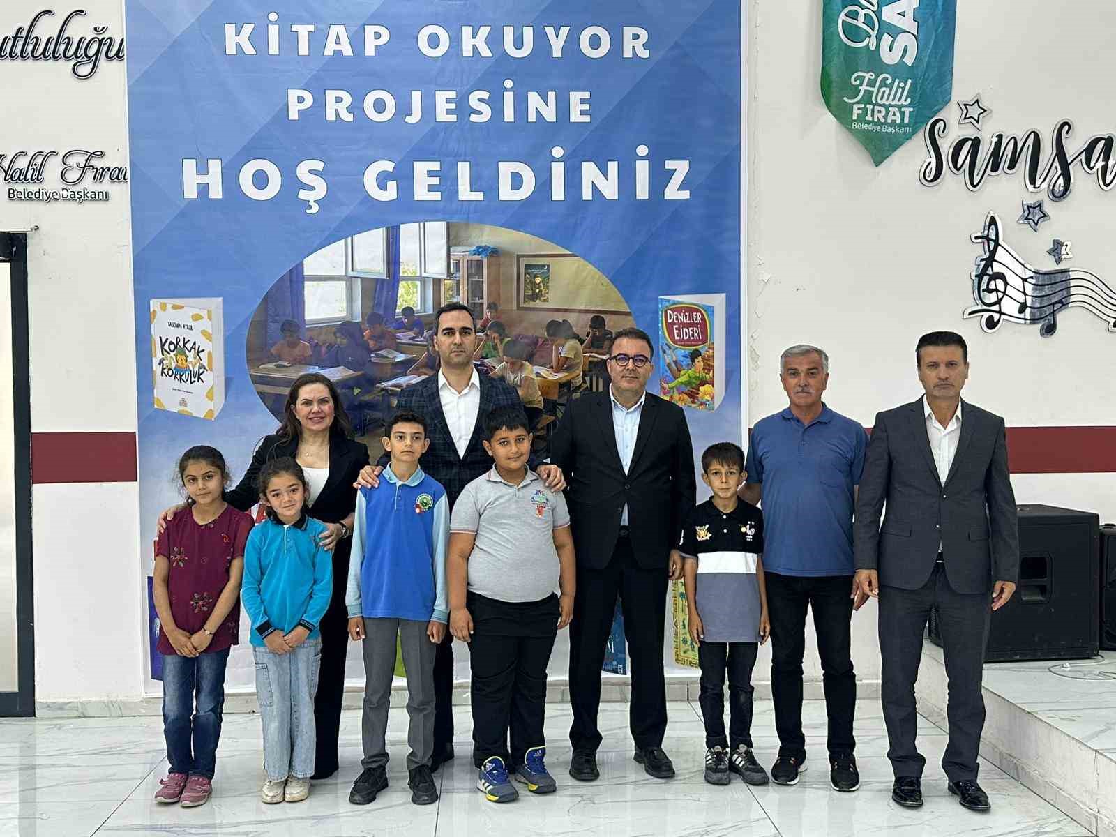 Samsatlı pırlanta öğrencilere altın takıldı