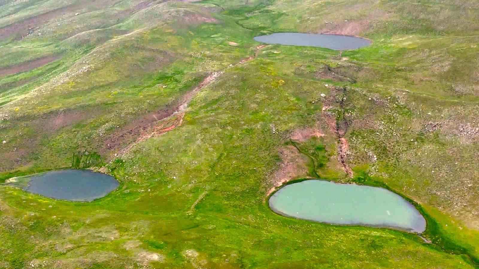 Van’da 2 bin 700 rakımdaki Yıldız Gölleri görüntülendi