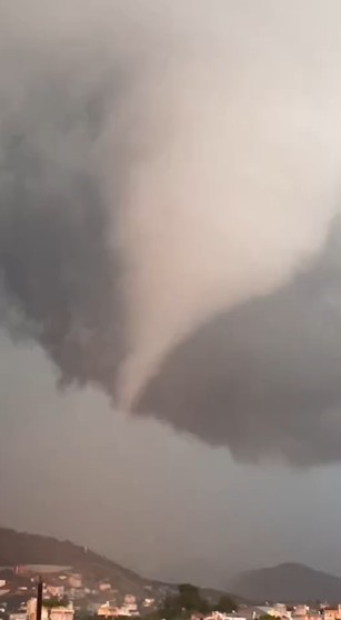 Antalya&rsquo;da hortum felaketinin boyutu g&uuml;nd&uuml;z ortaya &ccedil;ıktı
