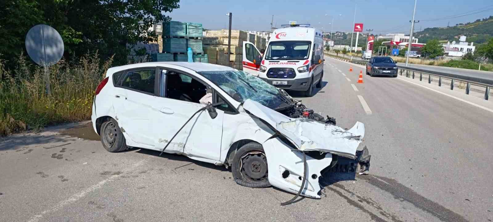 &Ccedil;anakkale&rsquo;de trafik kazası: 2 yaralı
