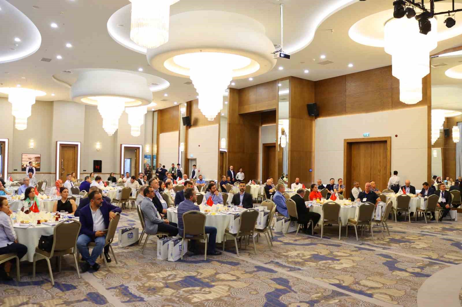 Muradiye OSB Genel Kurulunda en çok ihracat yapan firmaya ödül