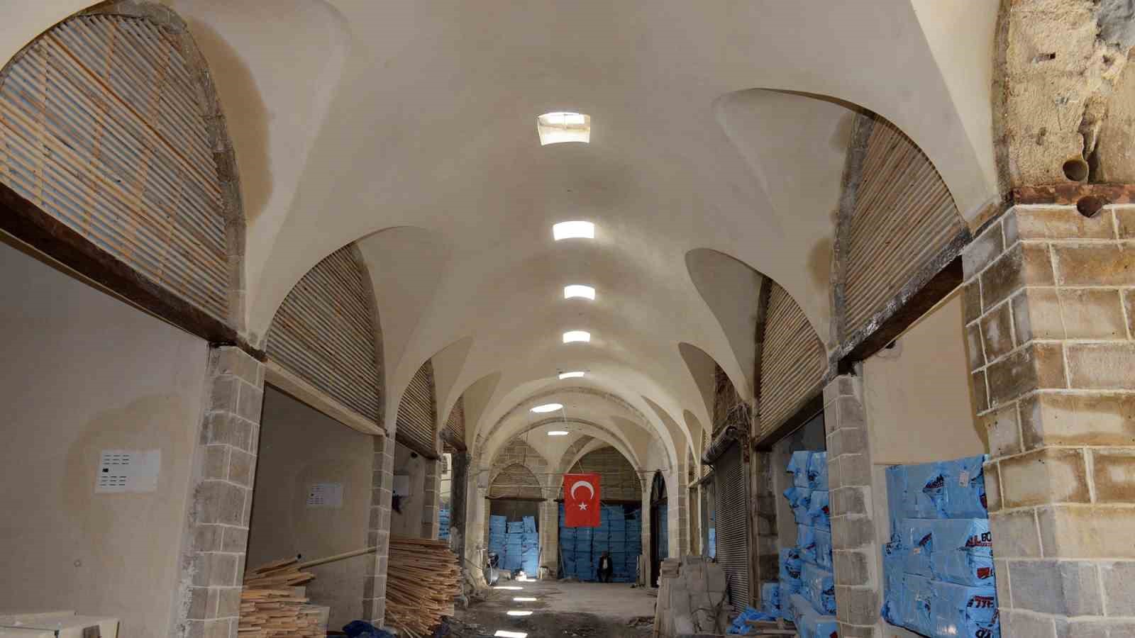 Tarihi kapalı çarşıda çalışmalar hızla sürüyor
