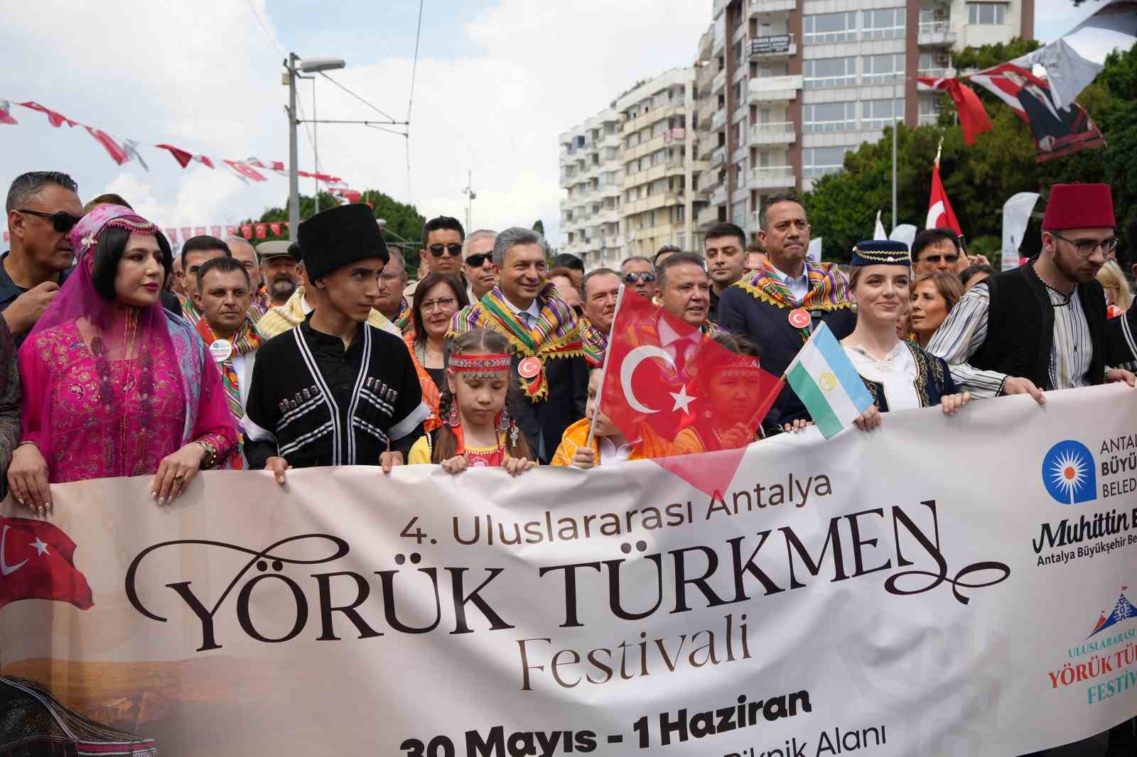 Uluslararası Yörük Türkmen Festivali ‘Yörük Göçü’yle açıldı, Antalya renk cümbüşüne döndü