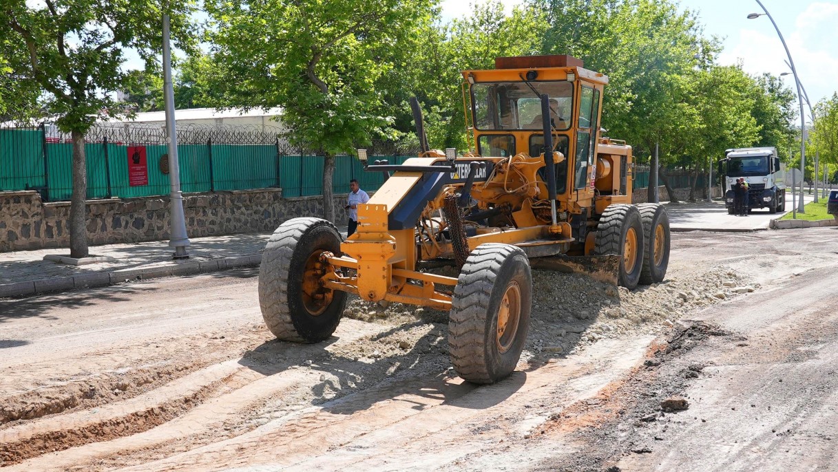 Elazığ&rsquo;da asfalt yenileme &ccedil;alışmaları devam ediyor
