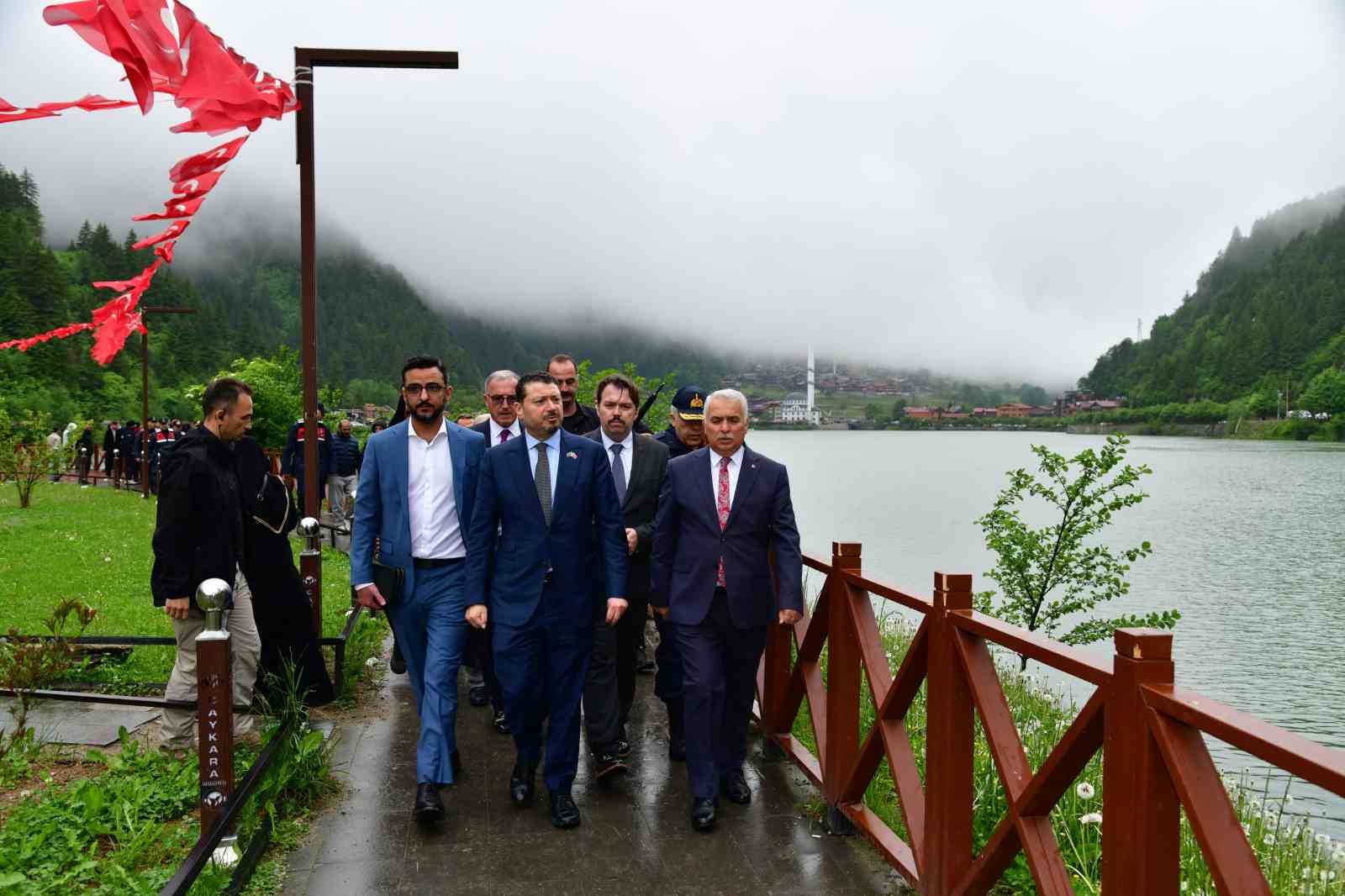 Uzungöl’e gelen Suudi Arabistan’ın Ankara Büyükelçisi Al-Nasr, vatandaşı olan kayıp çocuğun arama çalışmalarını yerinde inceledi
