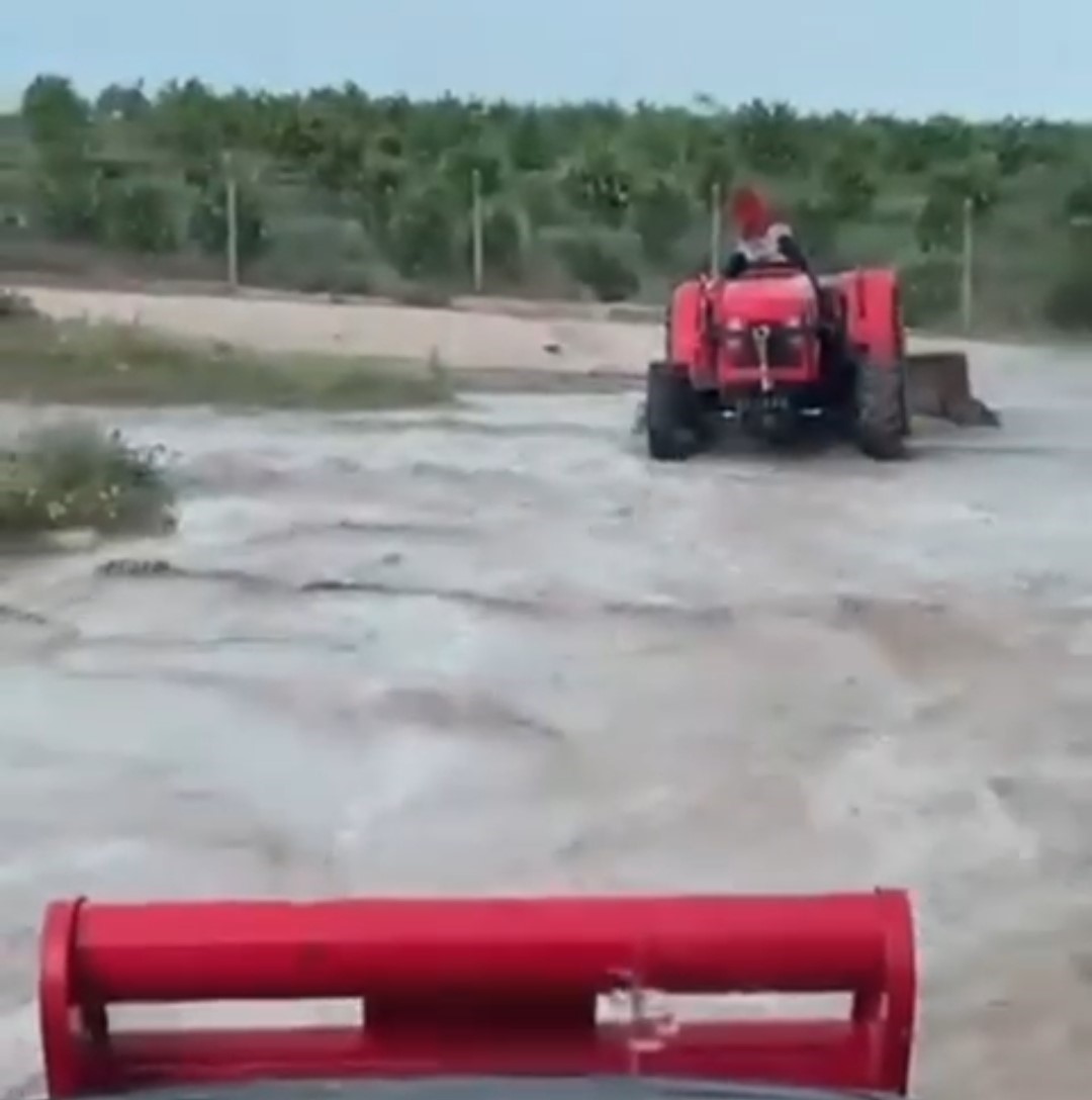 Adana’nın ilçelerinde tarım arazileri sular altında kaldı
