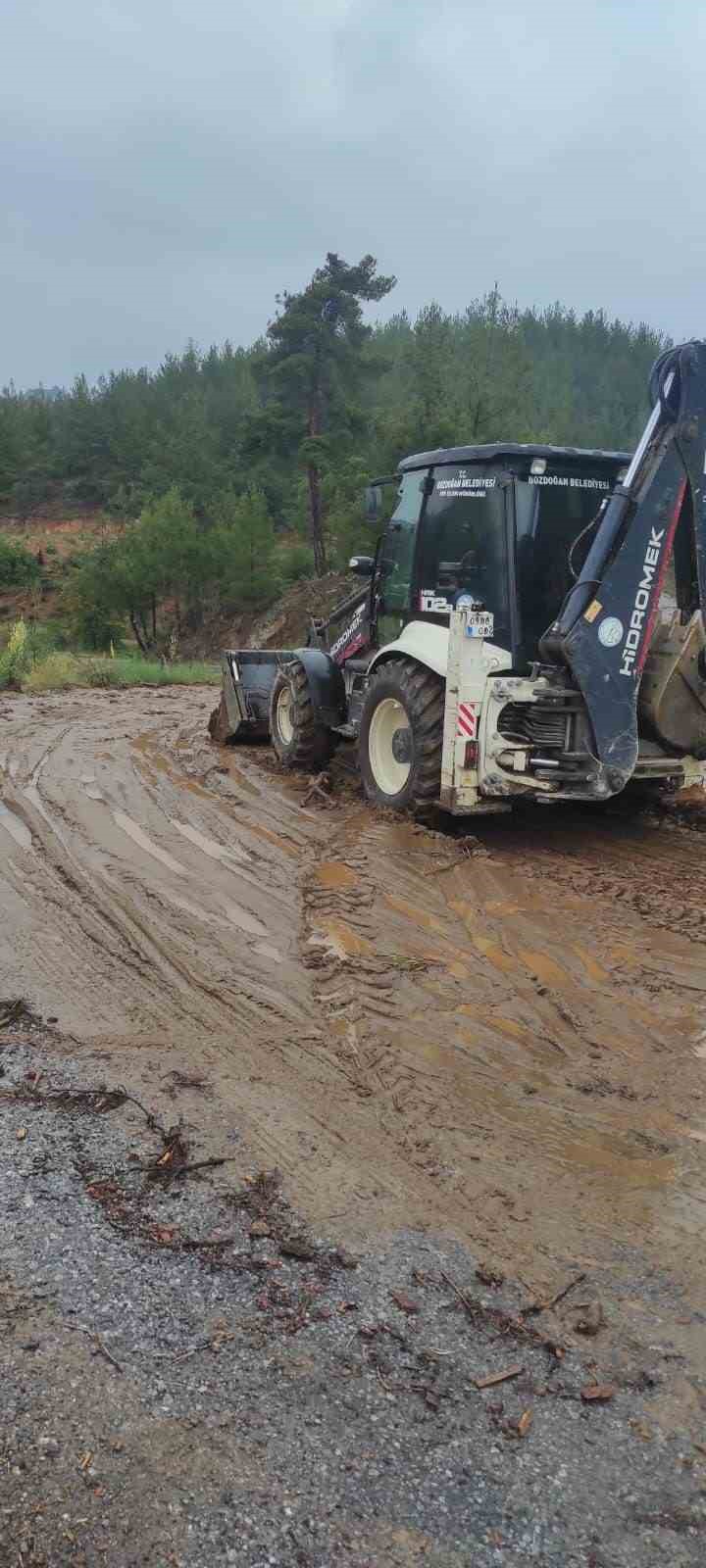 Bozdoğan’da yağış nedeniyle heyelan meydana geldi

