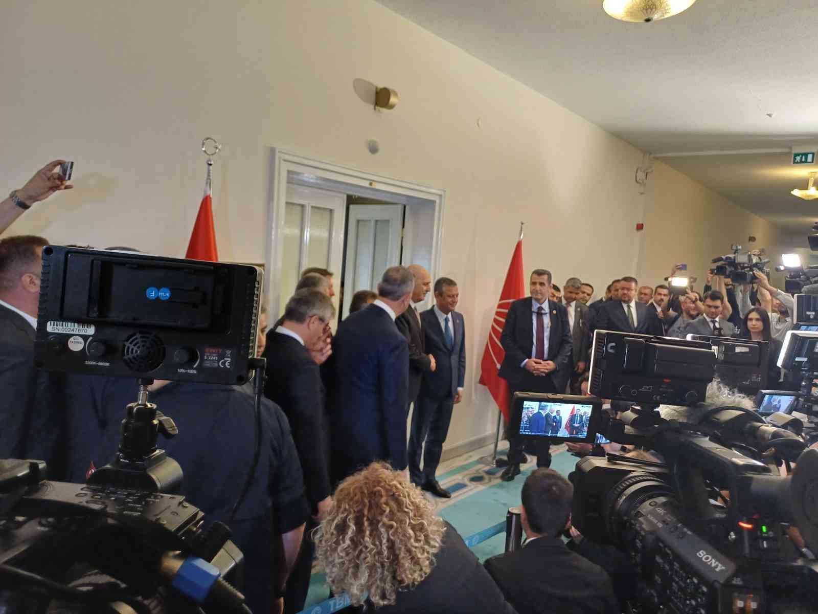 TBMM Başkanı Kurtulmuş CHP&rsquo;yi ziyaret etti
