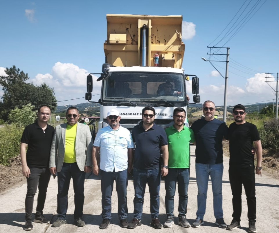 Çanakkale’de köy yollarında asfalt çalışmaları devam ediyor