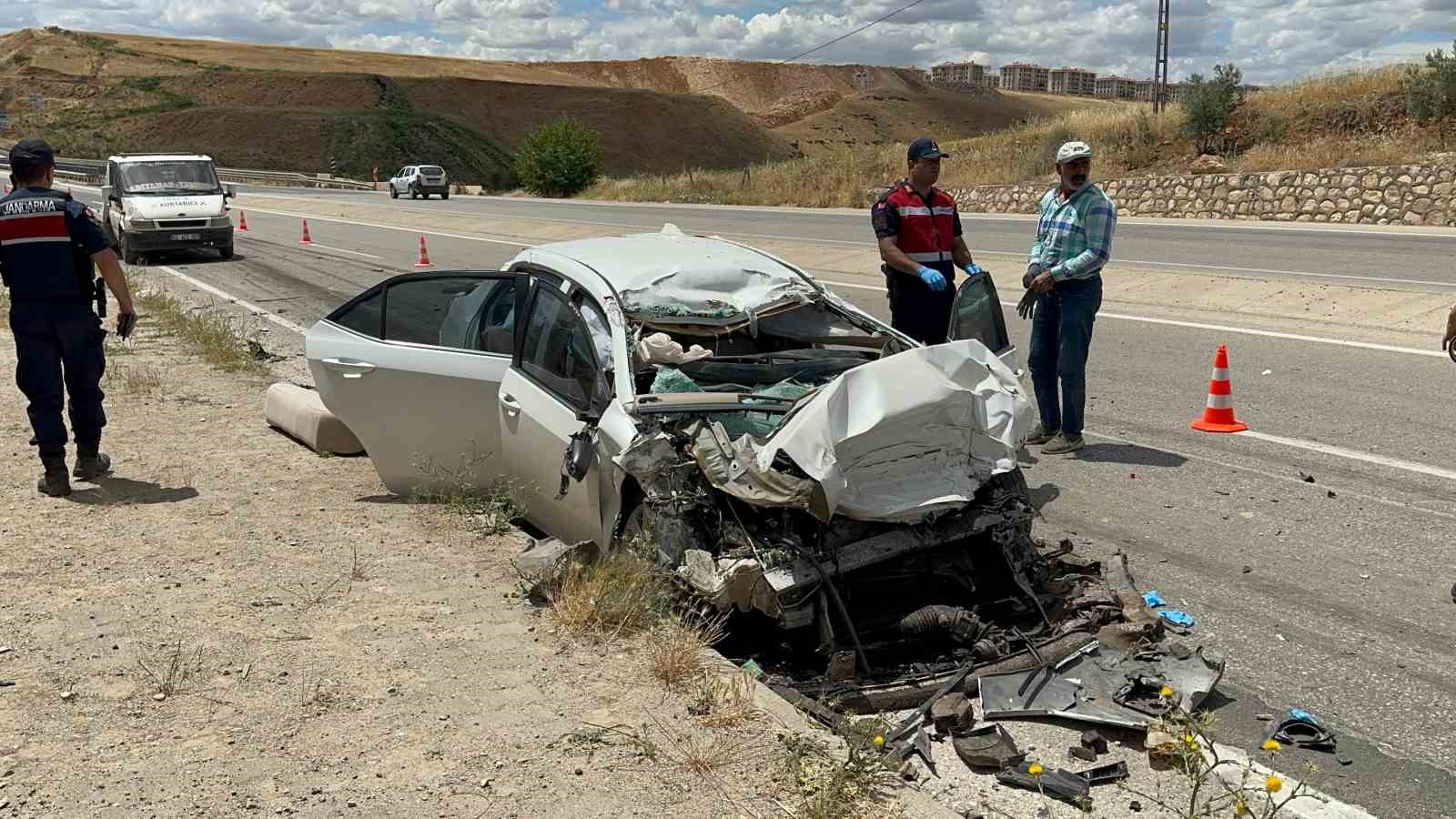 Adıyaman’da otomobil kamyona arkadan çarptı: 1 ölü