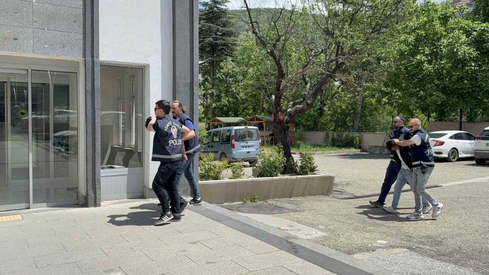 Tokat&rsquo;ta d&ouml;v&uuml;lerek &ouml;ld&uuml;r&uuml;len kadınla ilgili g&ouml;zaltı alınan 2 kişi adliyeye sevk edildi
