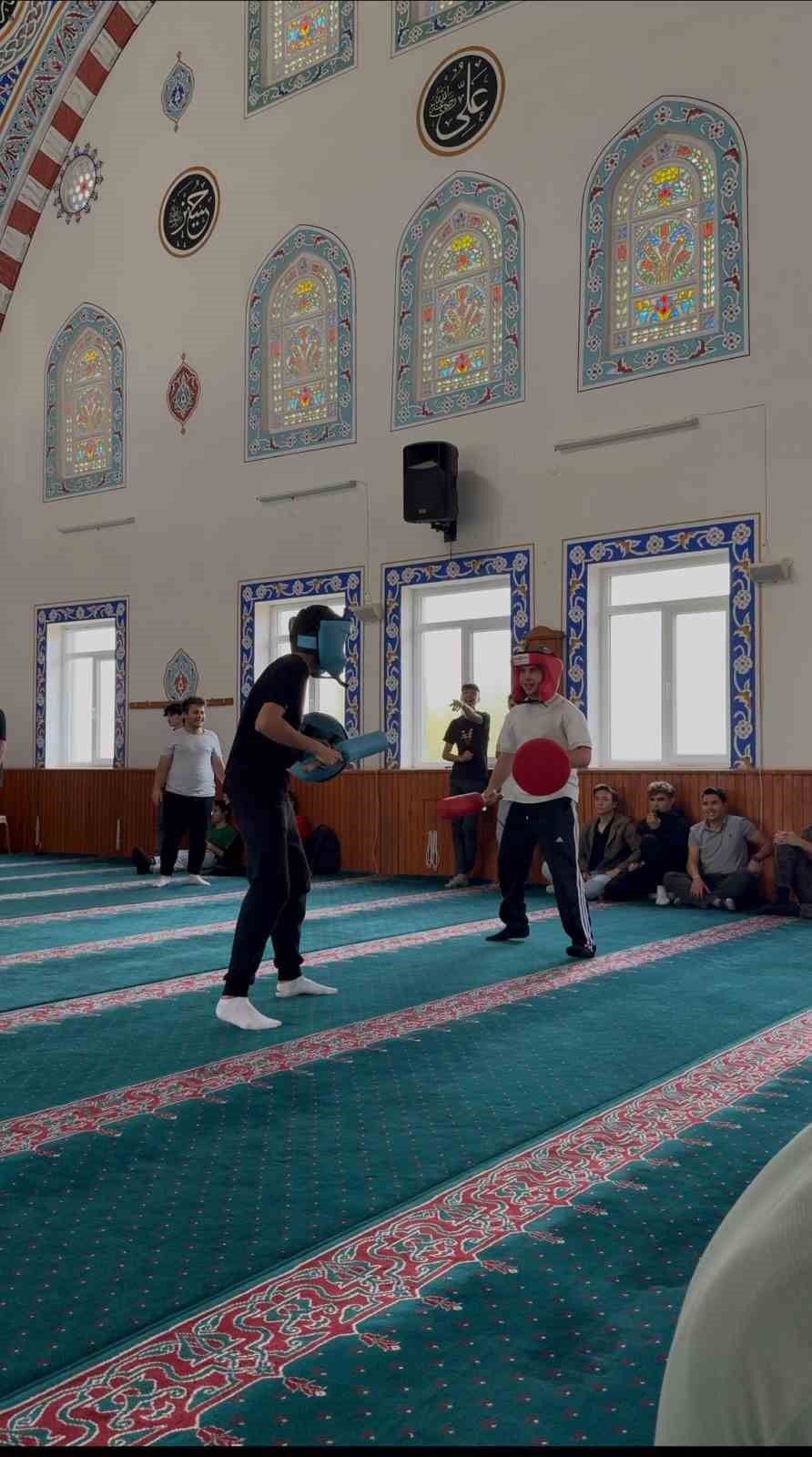 Beylikovalı gen&ccedil;ler 1453 ruhuyla Ulu Camii&rsquo;nde buluştu
