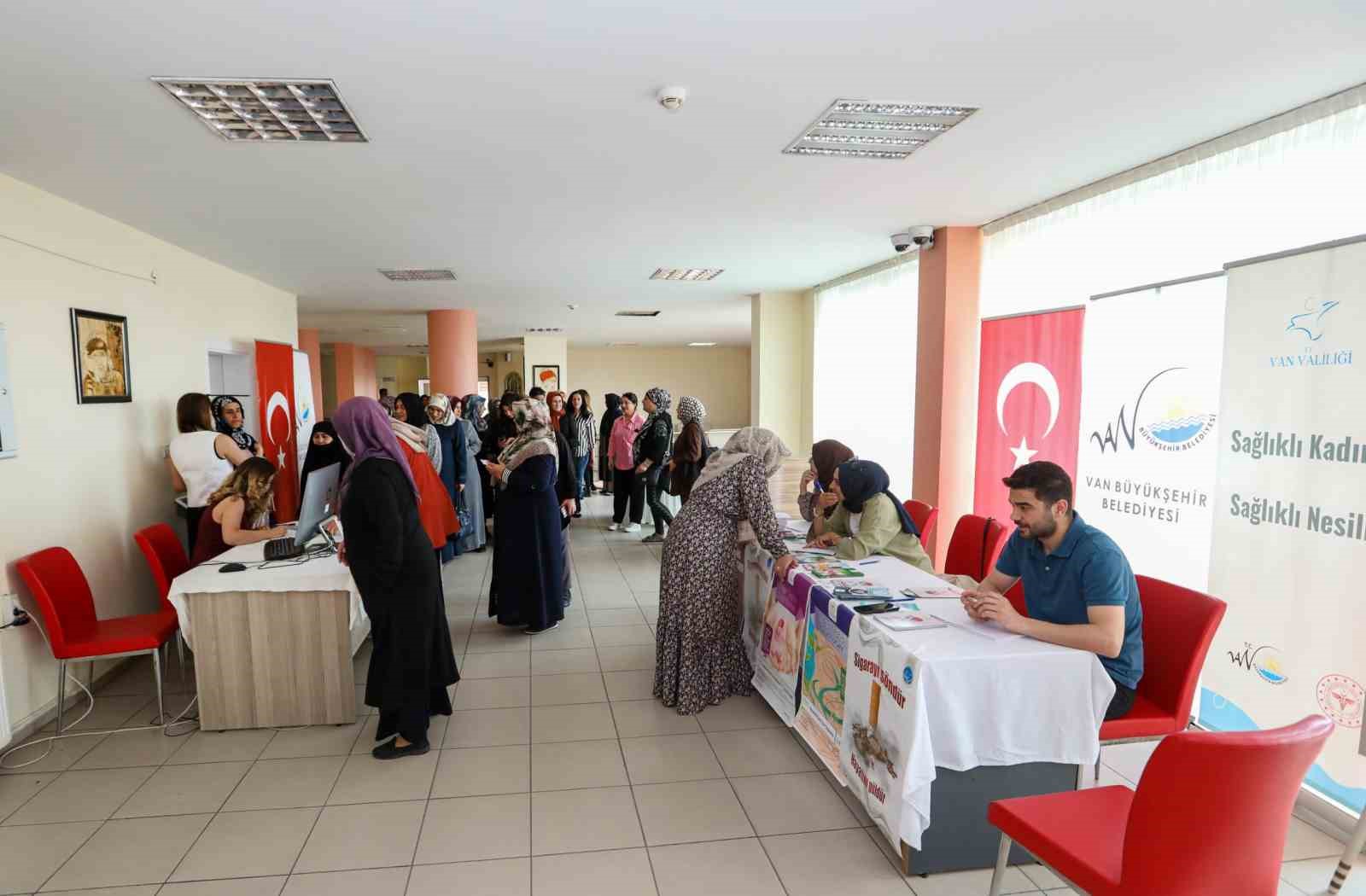 Van&rsquo;da "Sağlıklı Kadınlar, Sağlıklı Nesiller" semineri d&uuml;zenlendi
